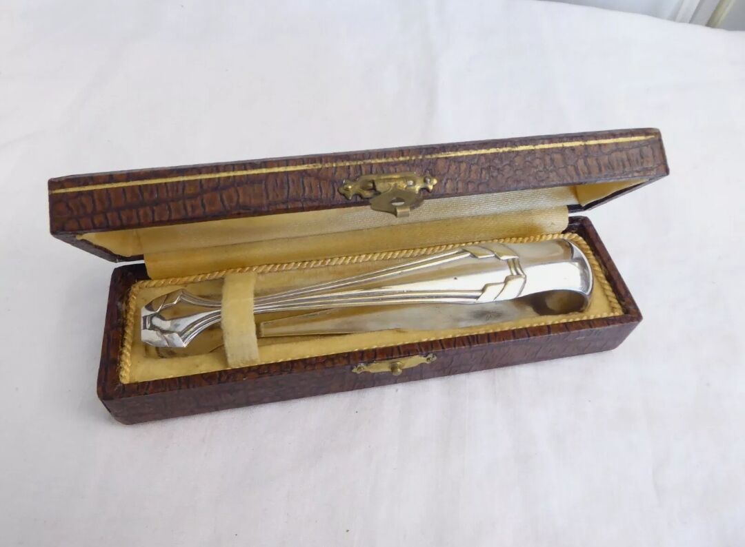 Silver metal sugar clamp in its case