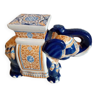 Eléphant en faïence vernissée bleu et beige