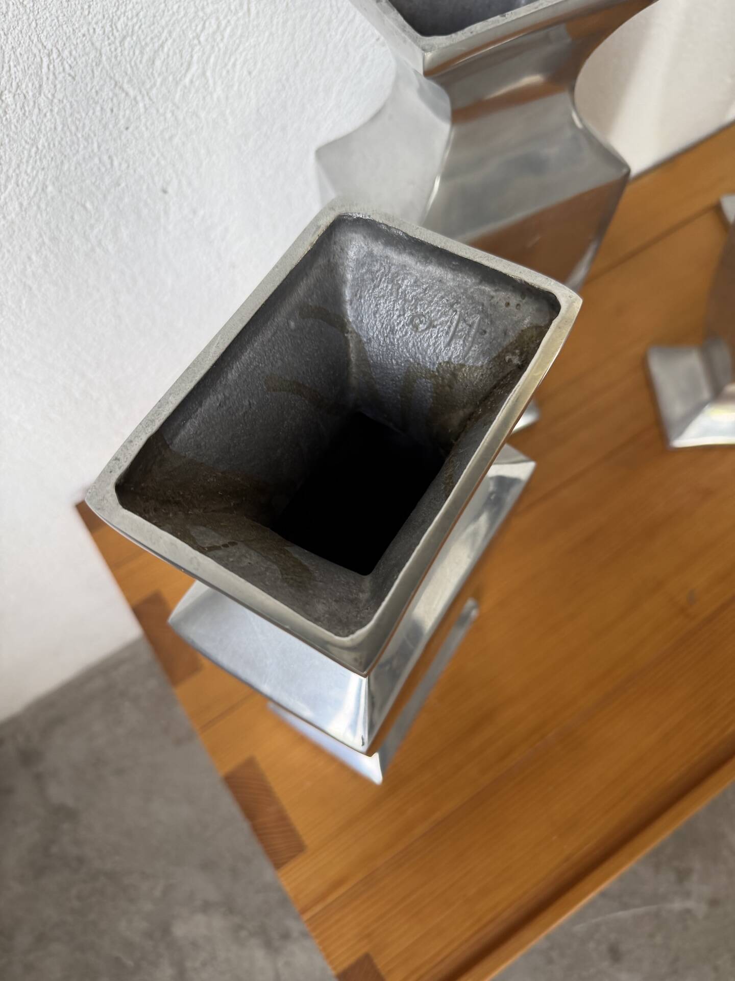 Set 4 vases en fonte d’aluminium