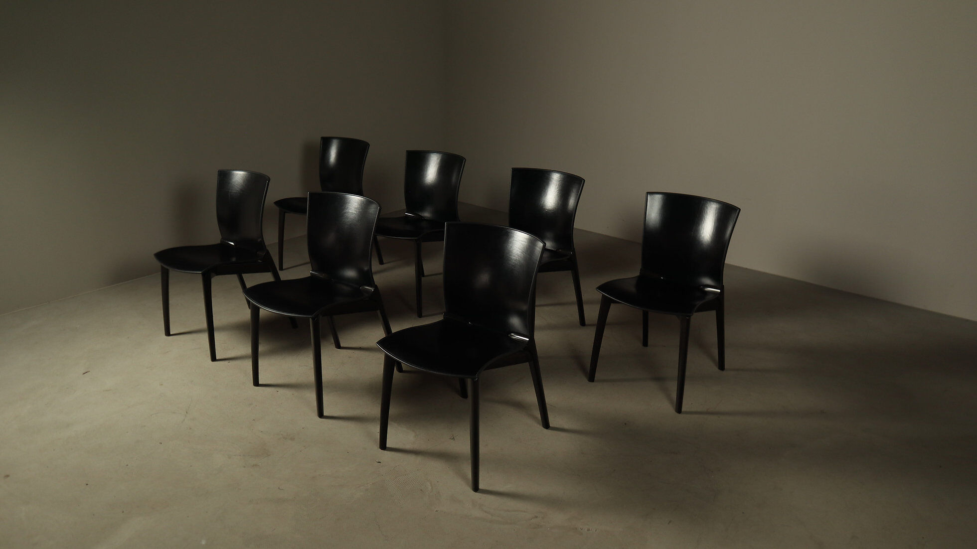 7 chaises Cos par Josep Lluscà pour Cassina, Italie, 1994