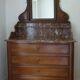 Meuble de toilette en marbre rose et miroir