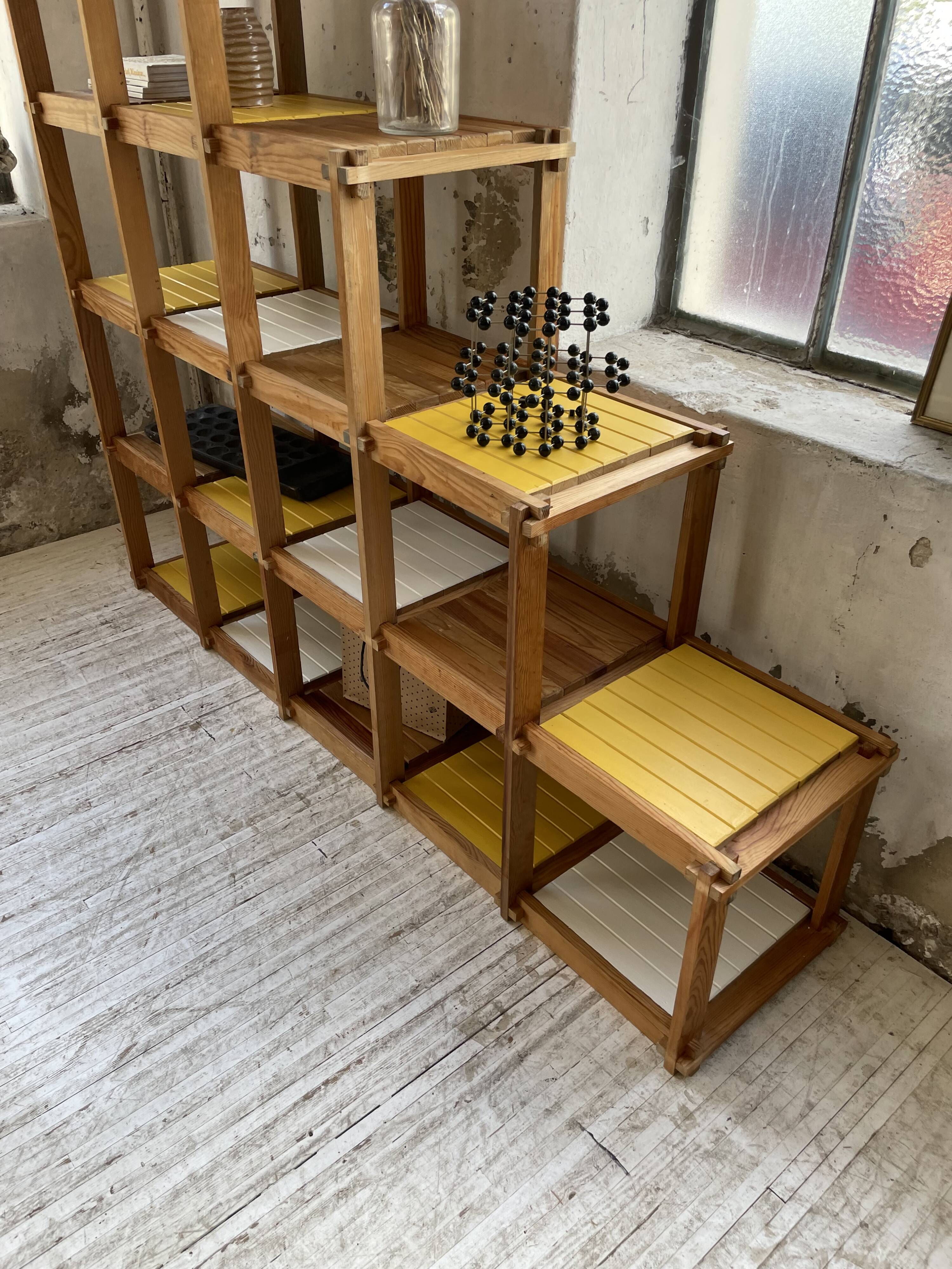 Bauhaus Maison Regain yellow white shelf