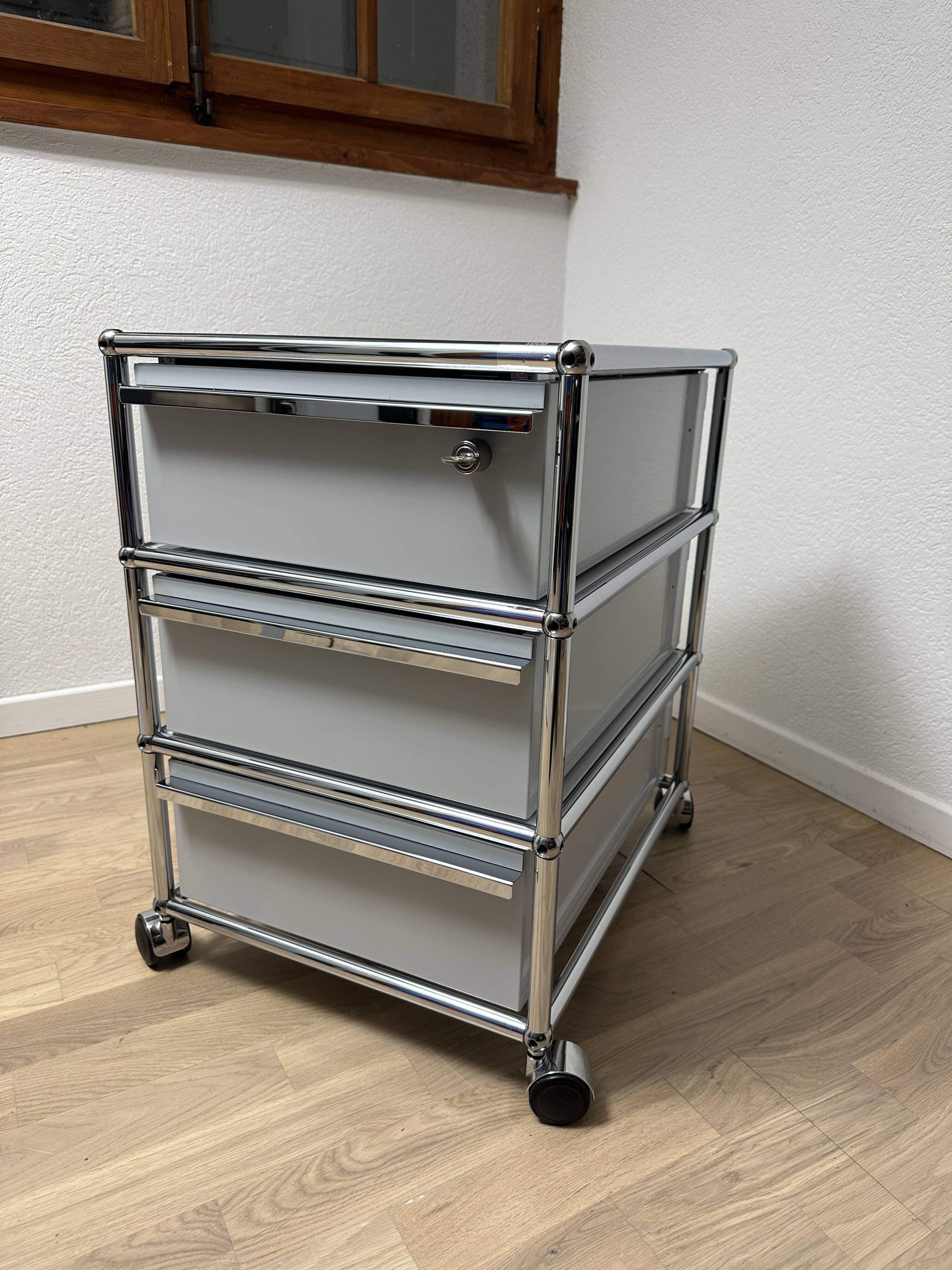 USM Haller wheeled cabinet in light grey