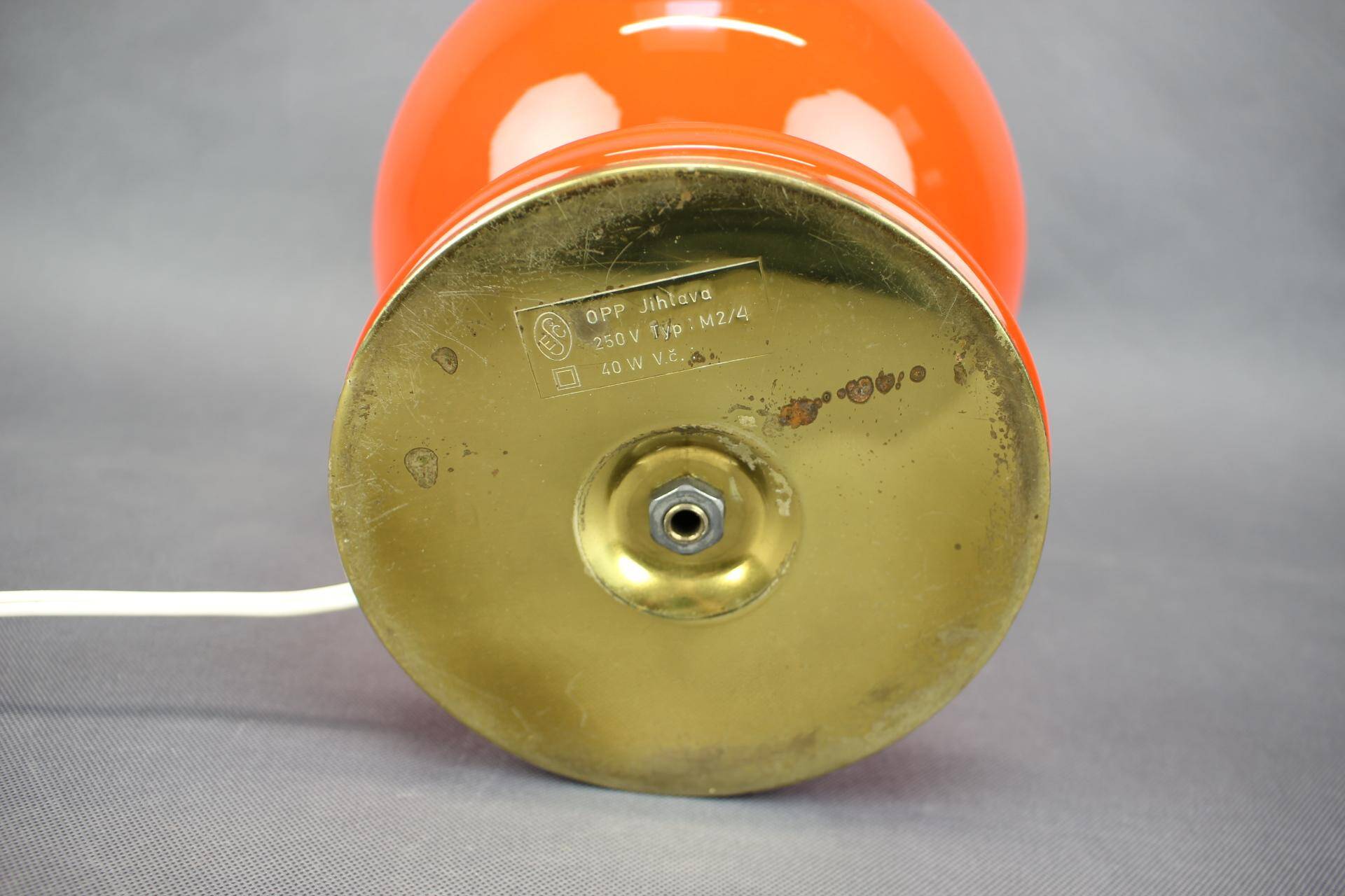 Lampe de table champignon en verre opalin orange tchèque des années 1970