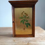 Key holder in wood and brass flower illustration