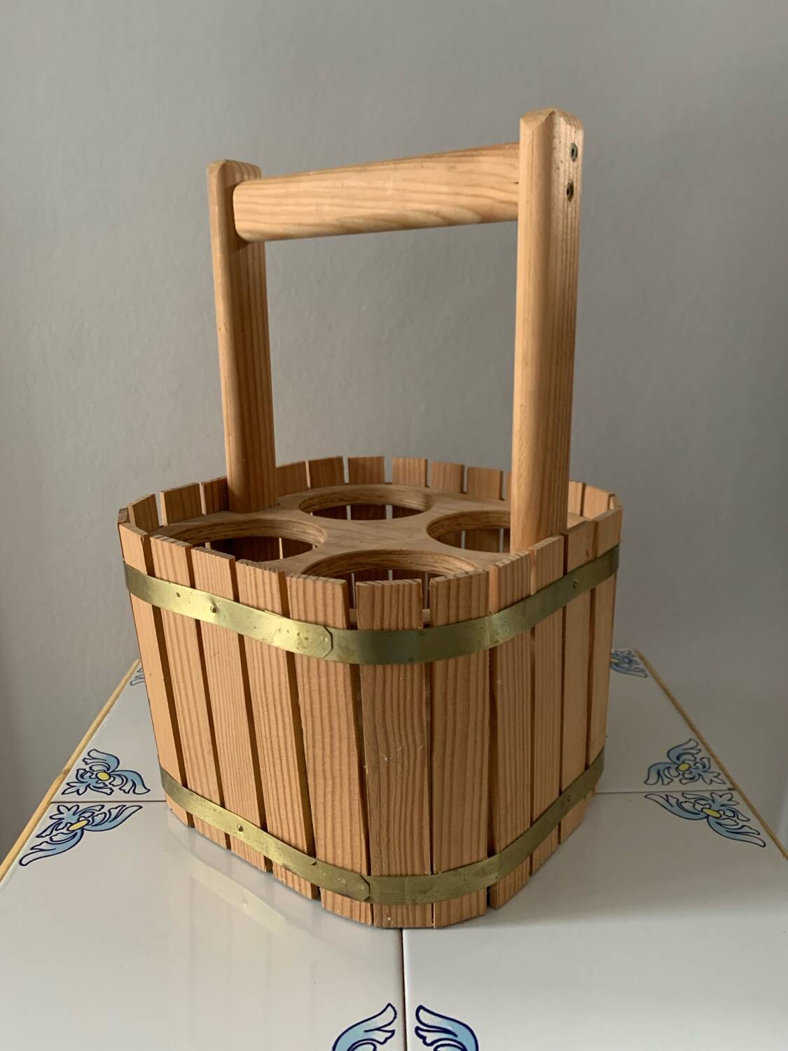 Wooden bottle holder