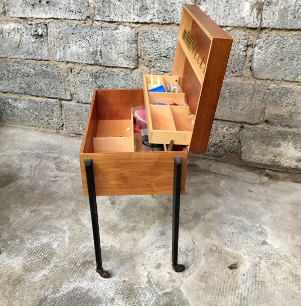 Travailleuse bois teck et laiton et pieds metal 1950 1960
