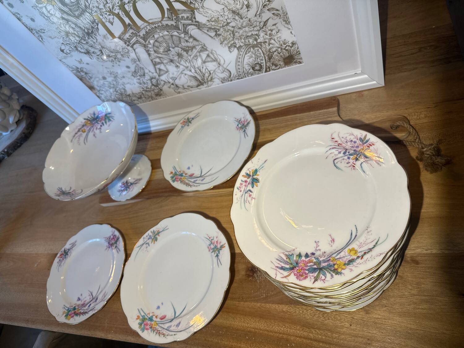 Set of flowered porcelain tableware