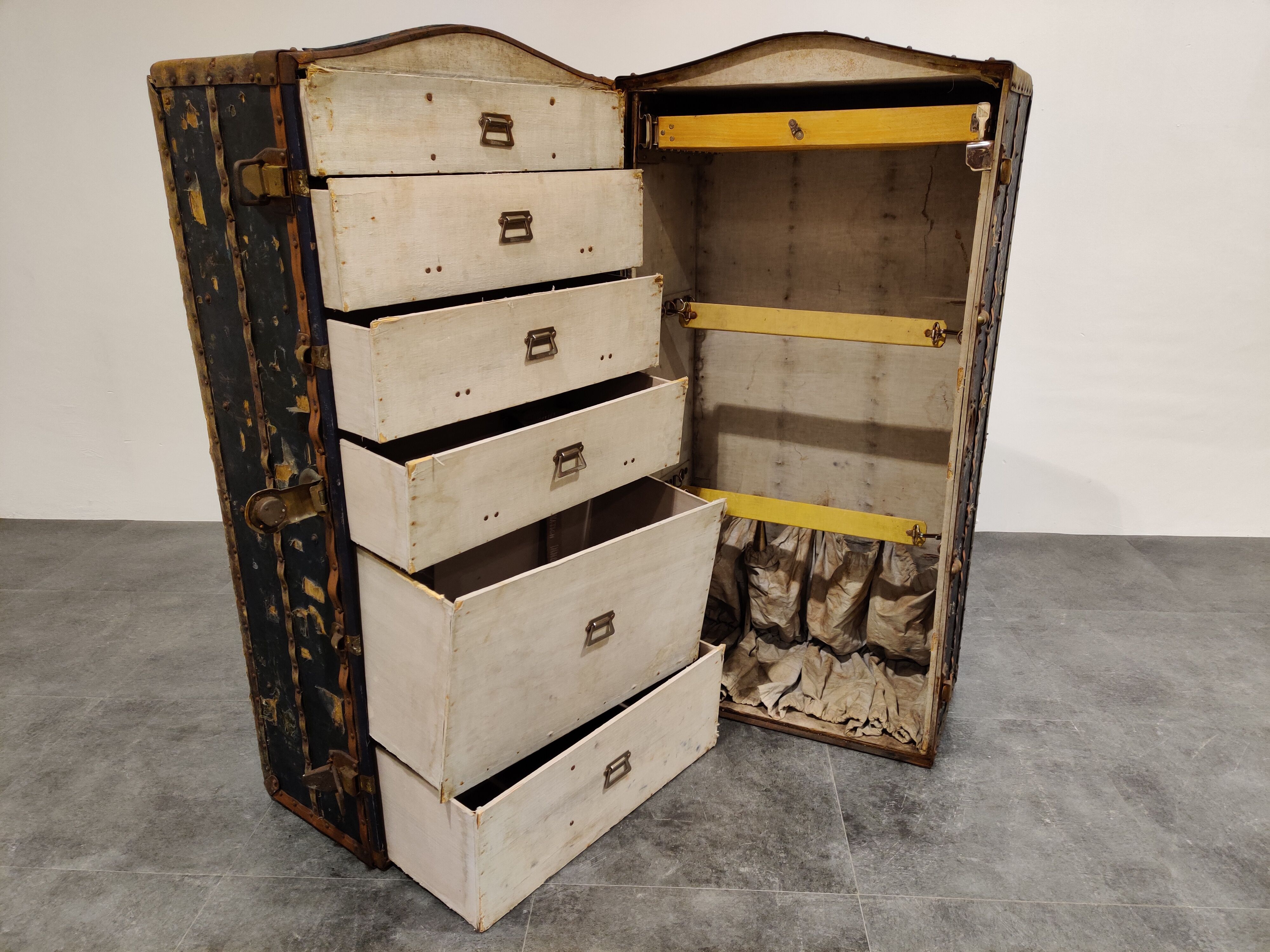 Antique steamer trunk by innovation, 1930s