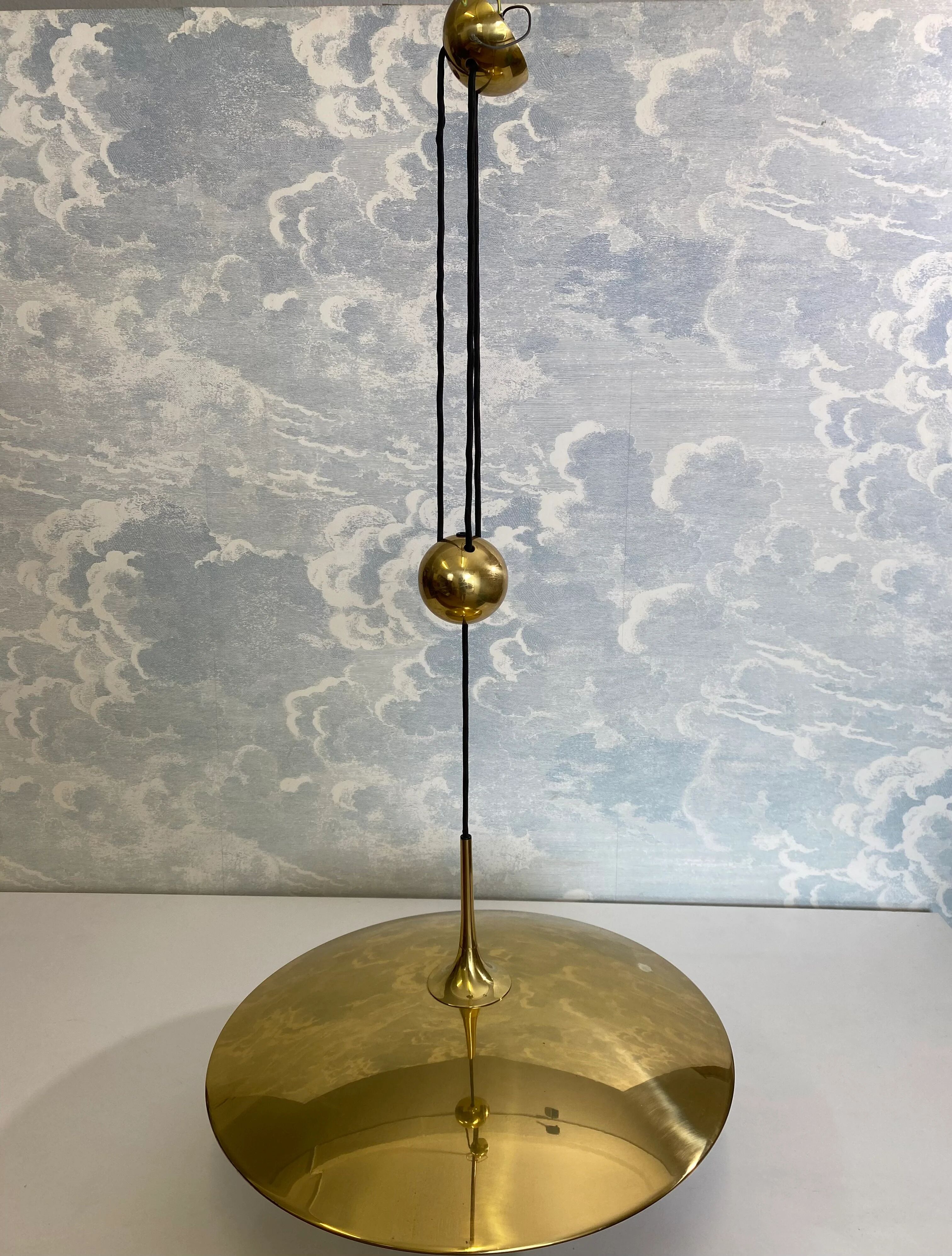 Adjustable brass pendant Onos 55 Center Pull by Florian Schulz, Germany, 1970s
