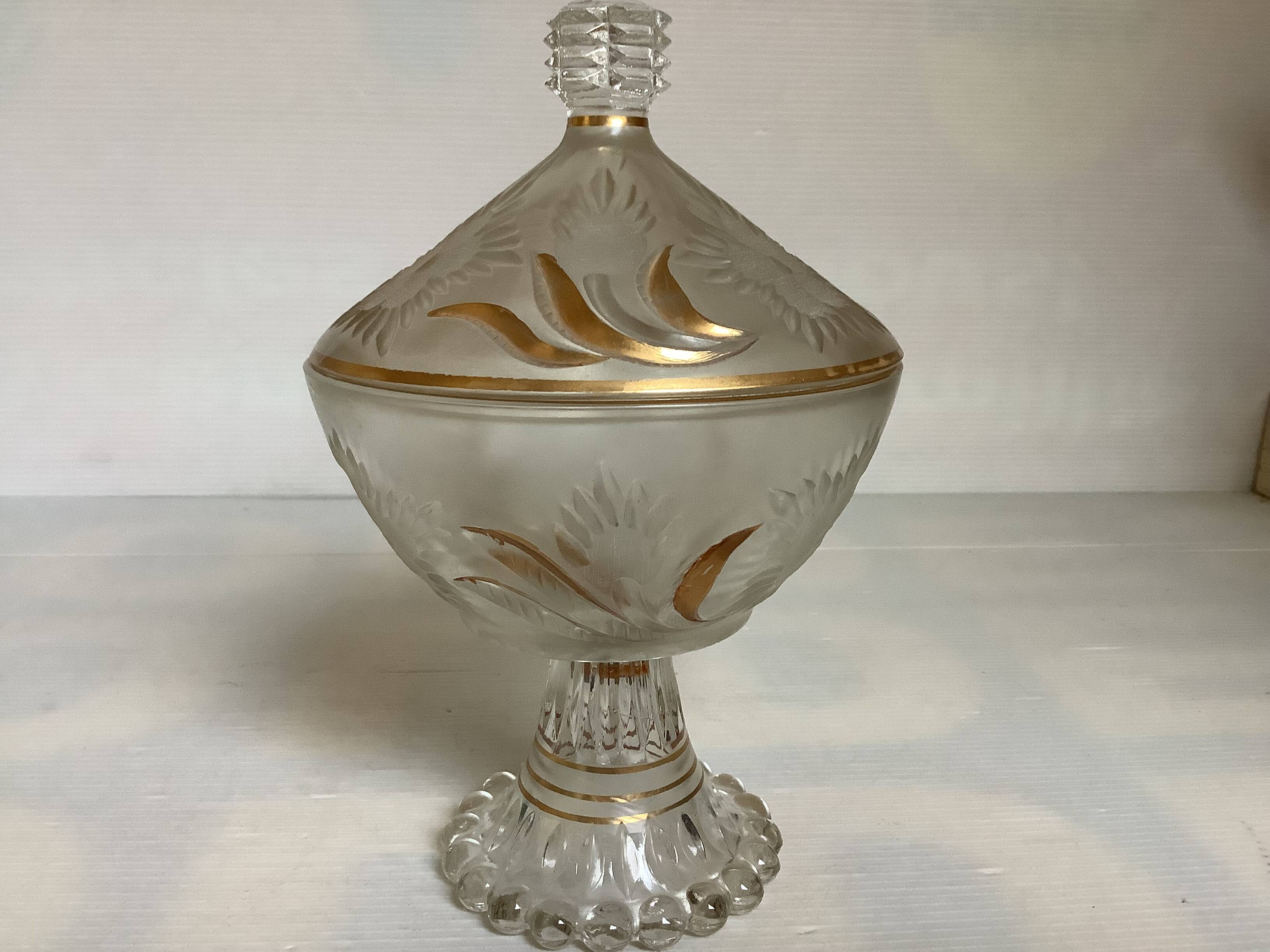 Pearl and gold bonbonnière base