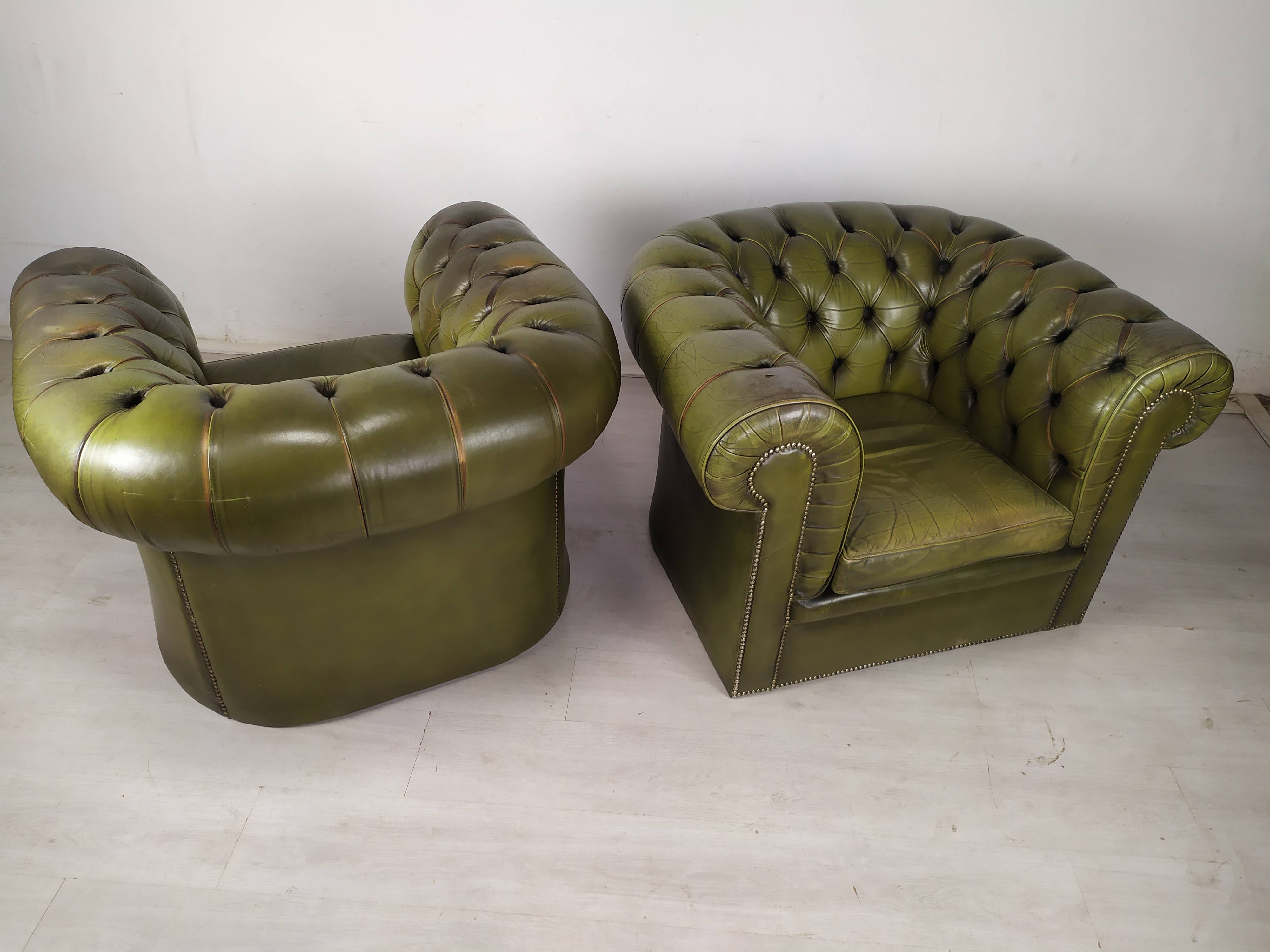Paire de fauteuils Chesterfield cuir vert