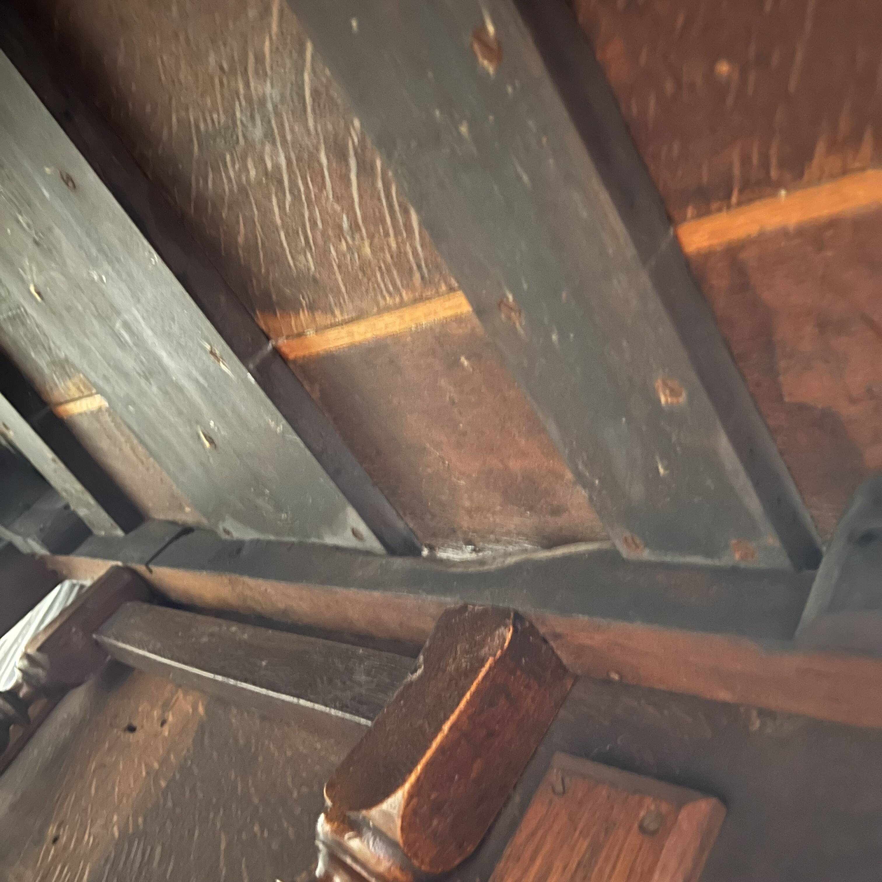 18th-century oak Gateleg drop-leaf dining table