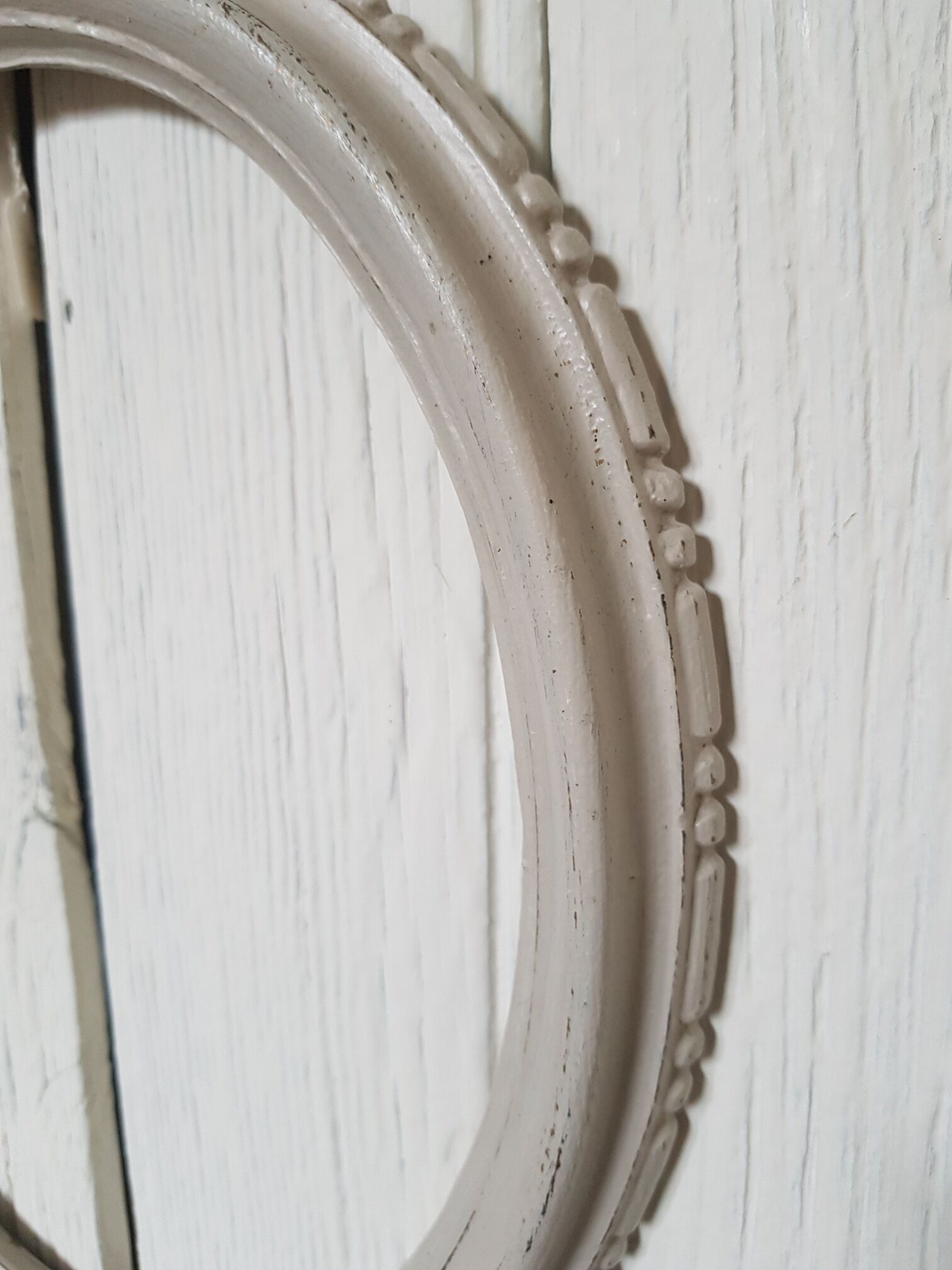 Oval frame patinated linen