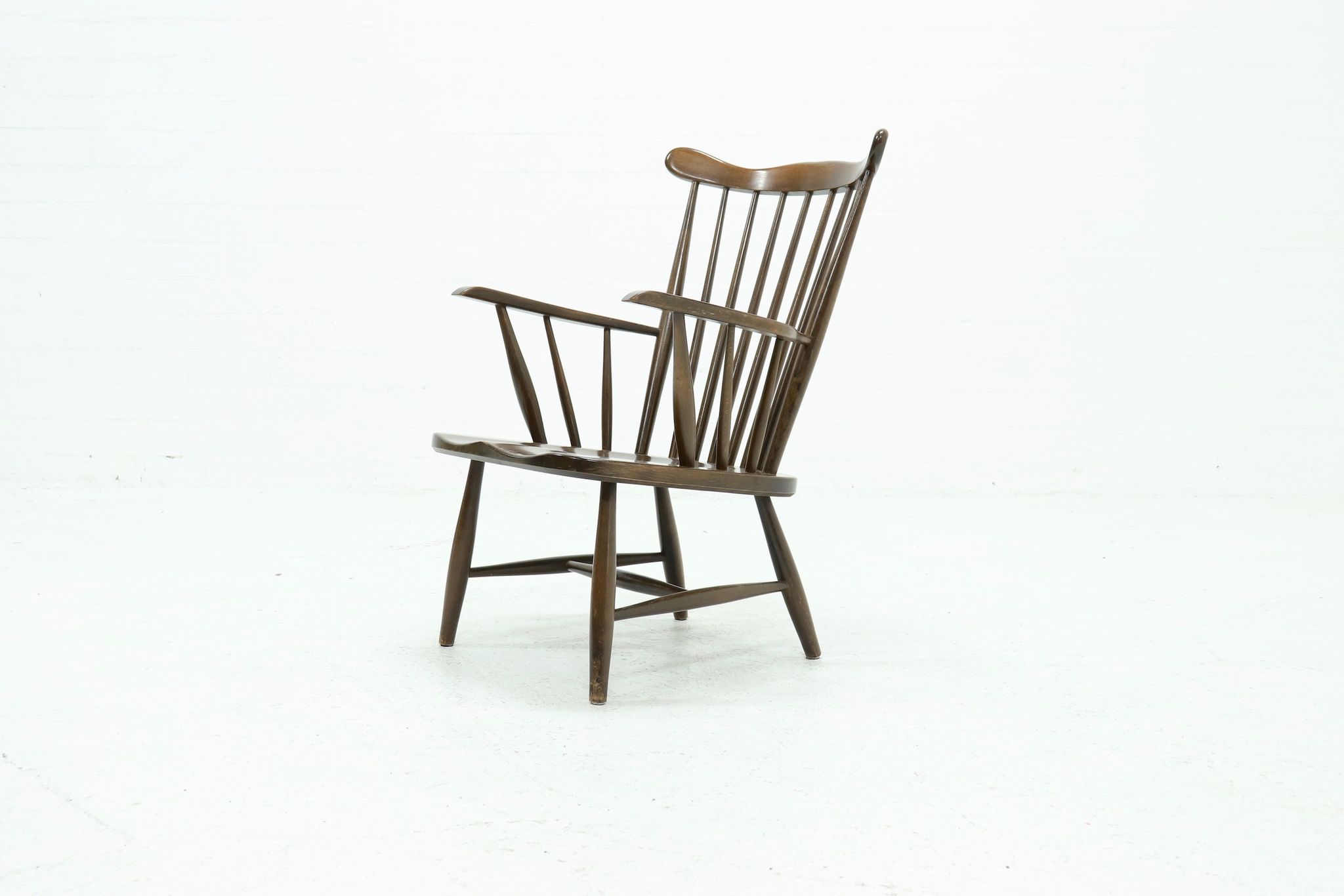 Fauteuil scandinave à dossier fuseau années 1960