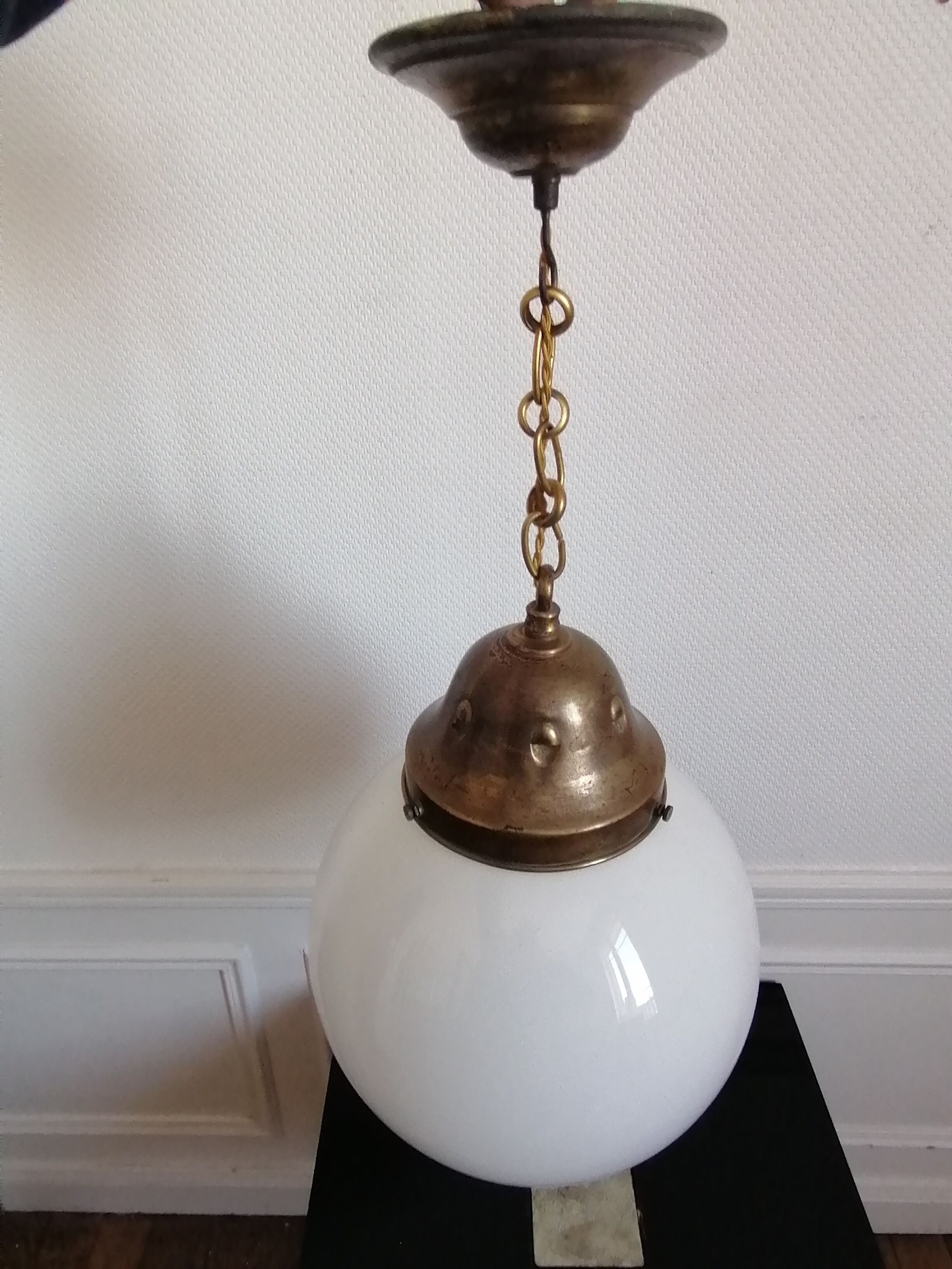 Suspension laiton et opaline début XXème
