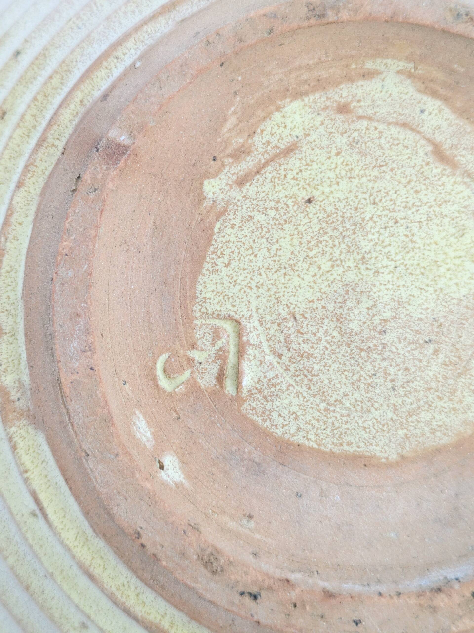 Vase vintage en grès ocre doré, céramique d’artiste signée
