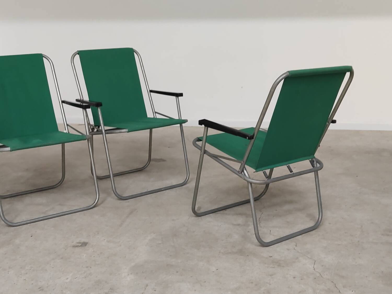 Set of 4 folding chairs with green canvas and aluminum frame