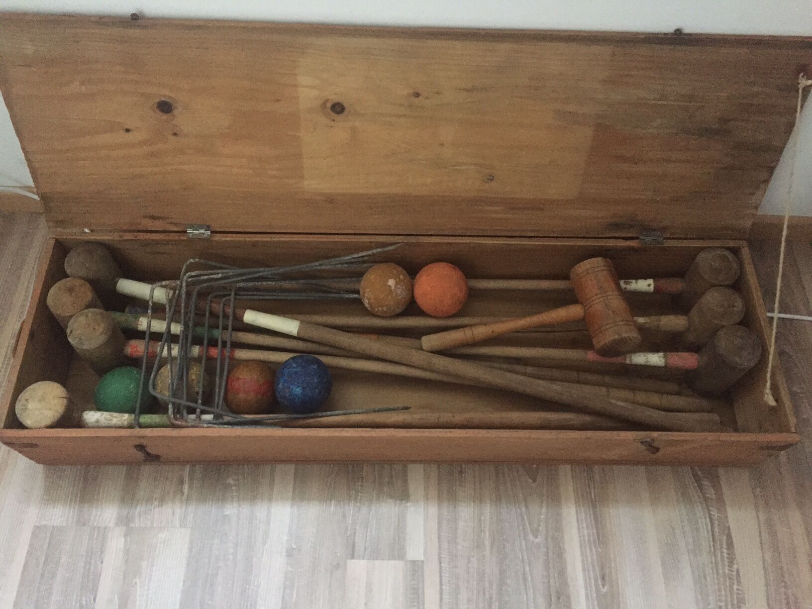 Jeu de croquet ancien en bois Selency