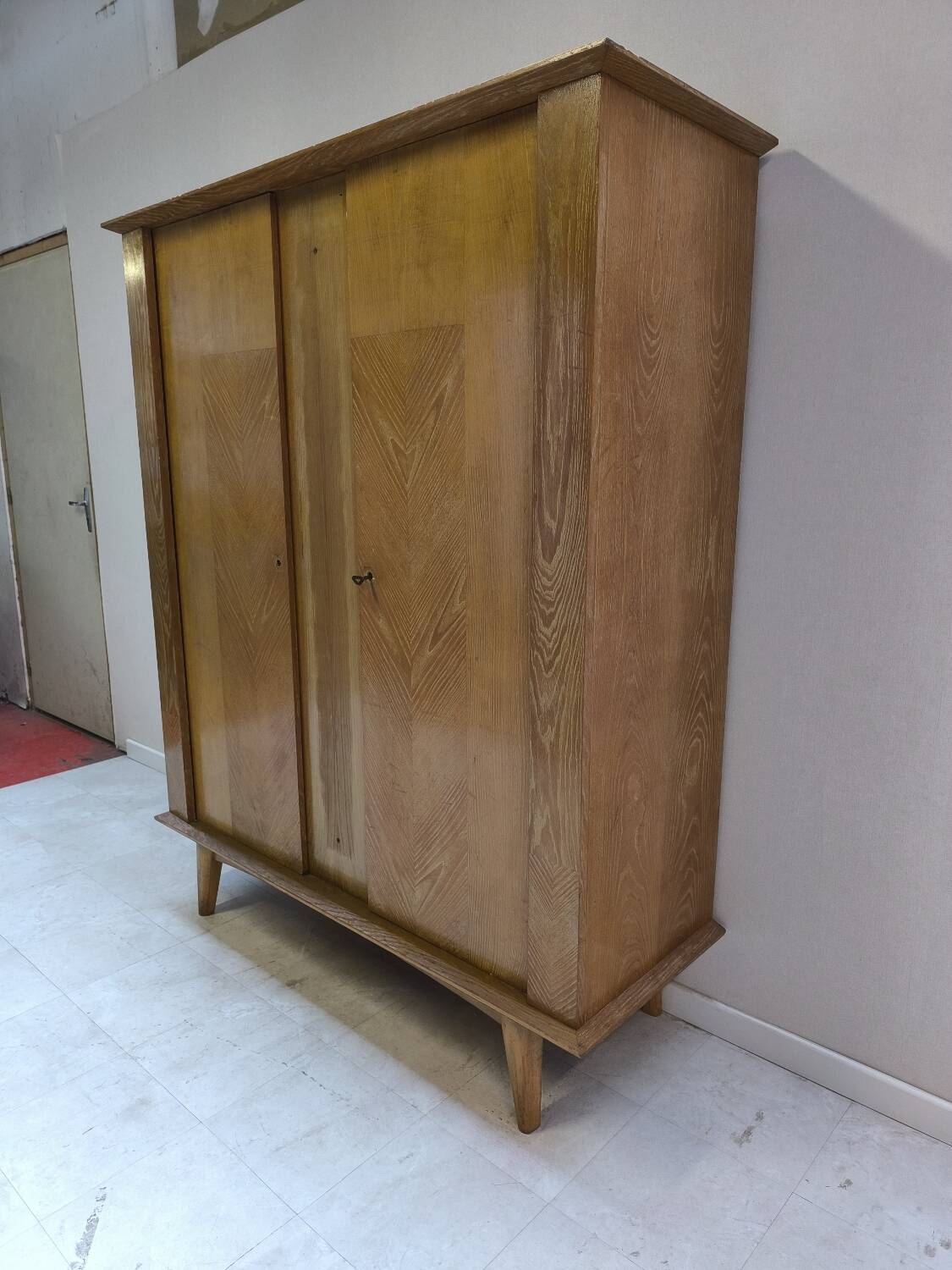 Armoire pied compas 1960