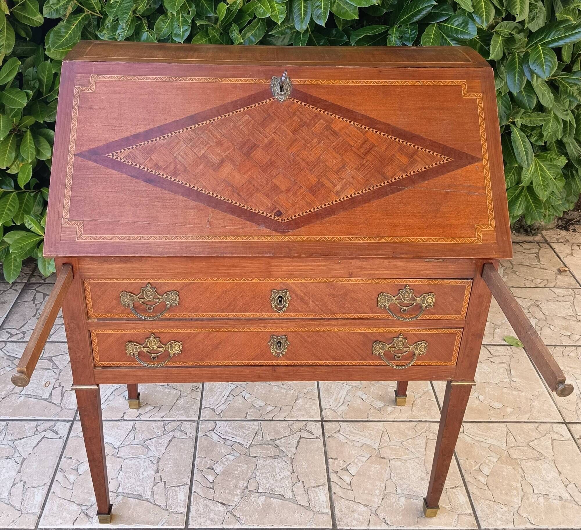 Scriban style English in mahogany.