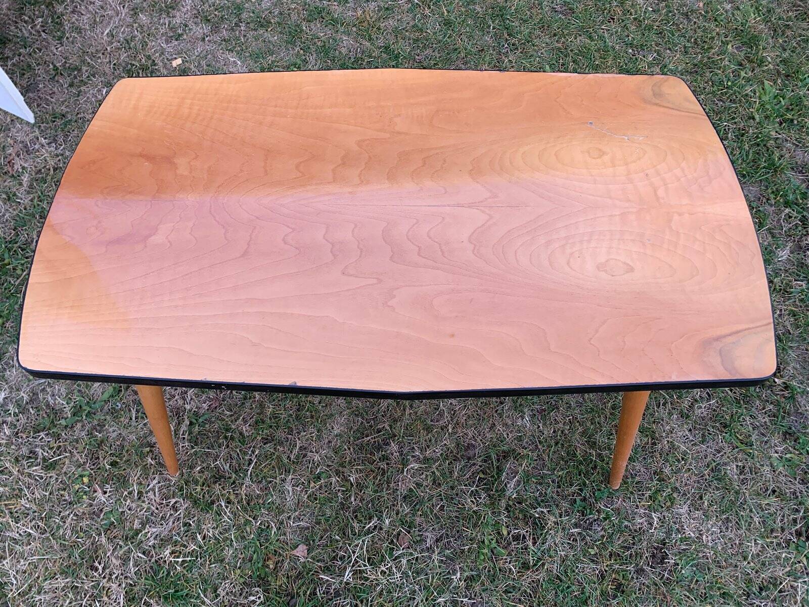 Vintage coffee table in light beech, rectangular top 120 x 50 cm, tapered legs.