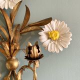Wall lamp in gilded brass with a daisy design.