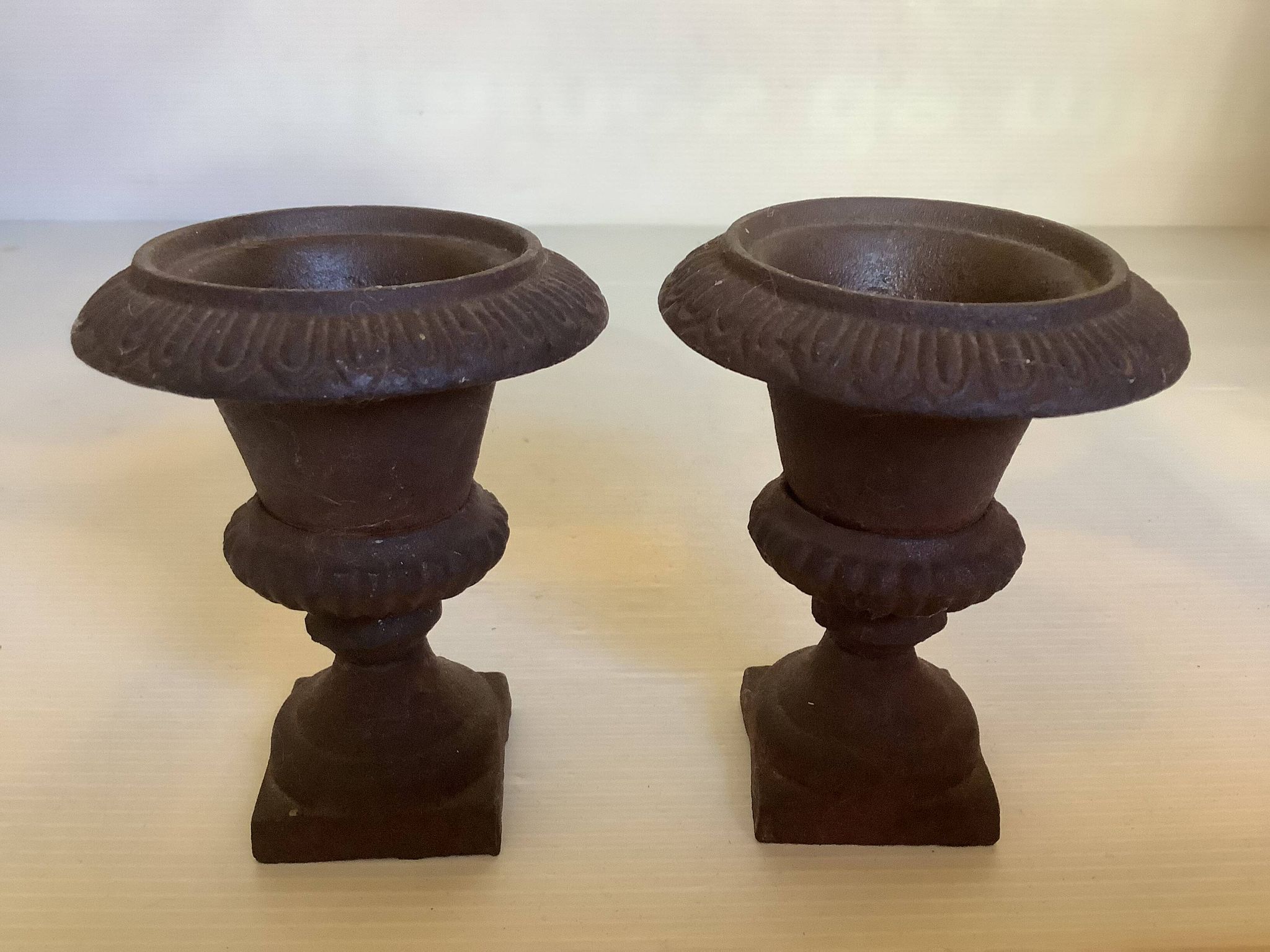 Pair of Médicis vase candlesticks in cast iron