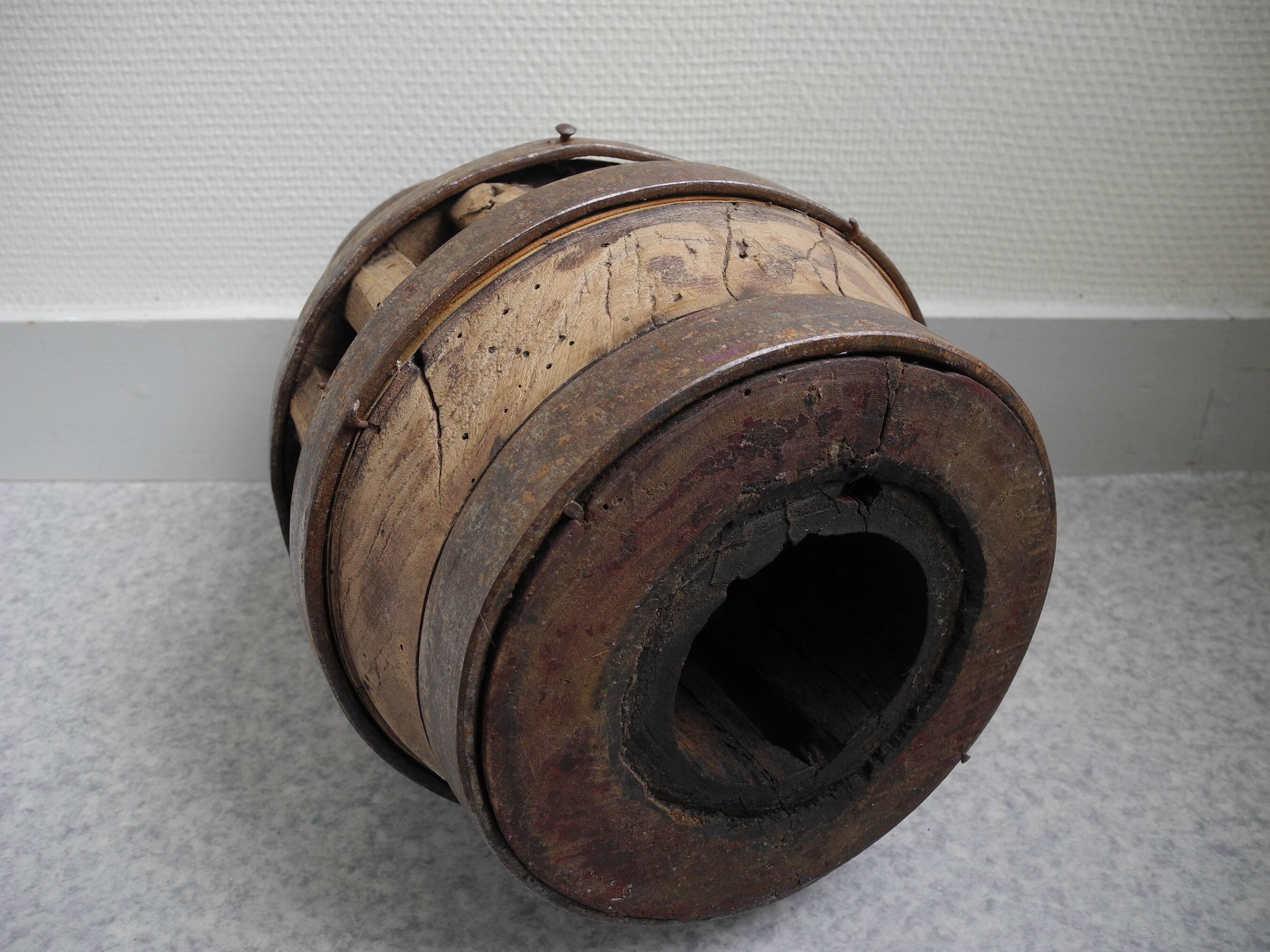 Old hub wheel cart deco country old wood wagon wheel hub