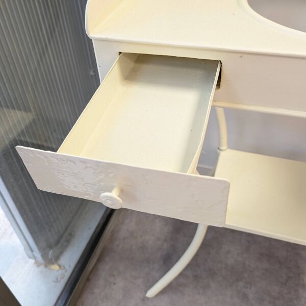 Ancienne table de toilette