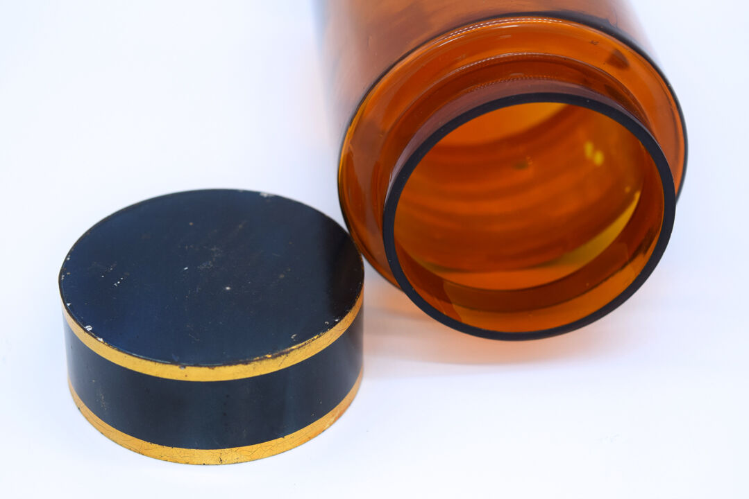Pharmacy/apothecary old amber glass pot
