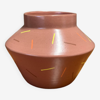 Vase céramique entièrement fait à la main.