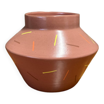 Ceramic vase entirely handmade.