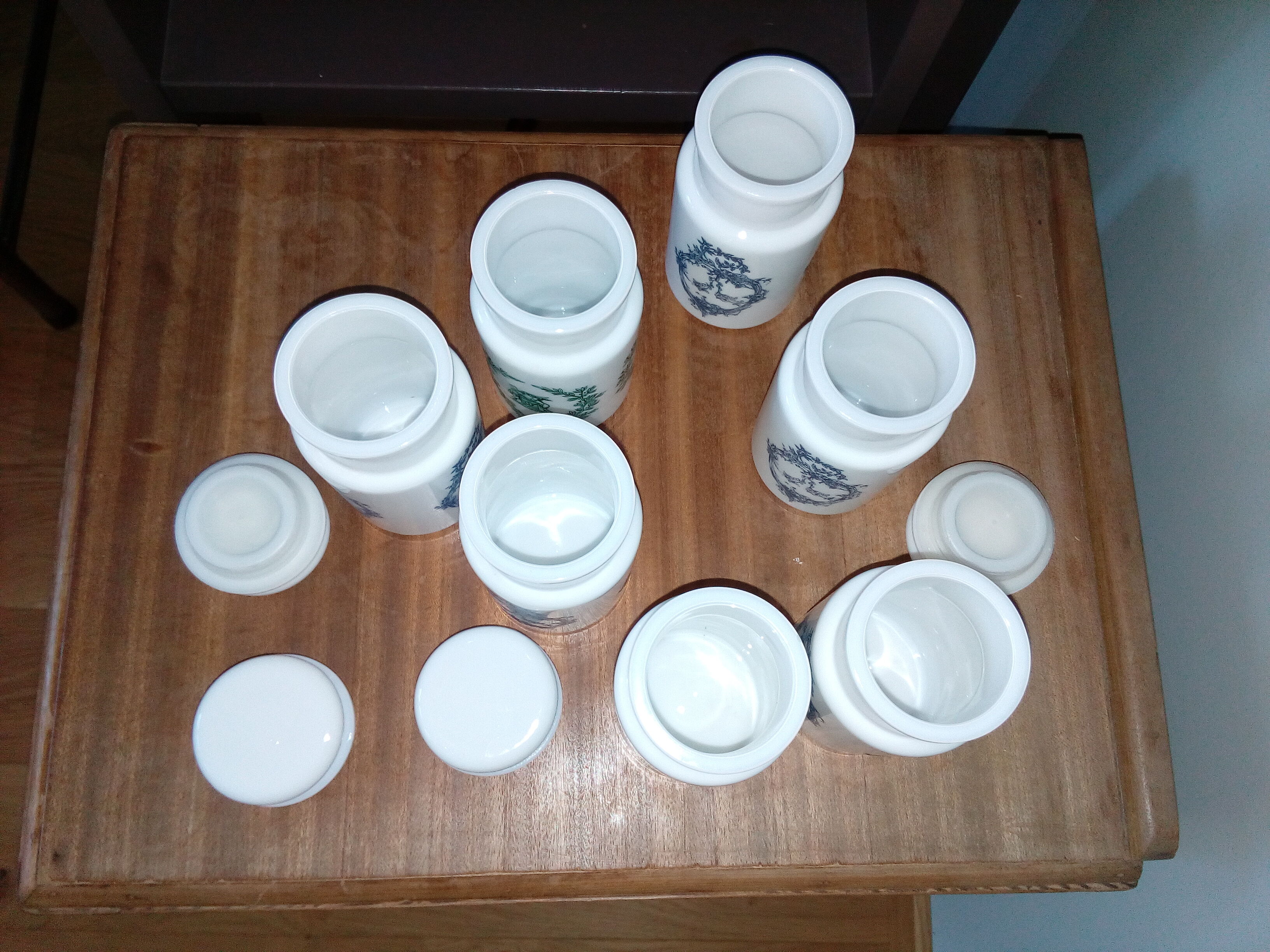 Lot of 7 apothecary jars, spice bottles