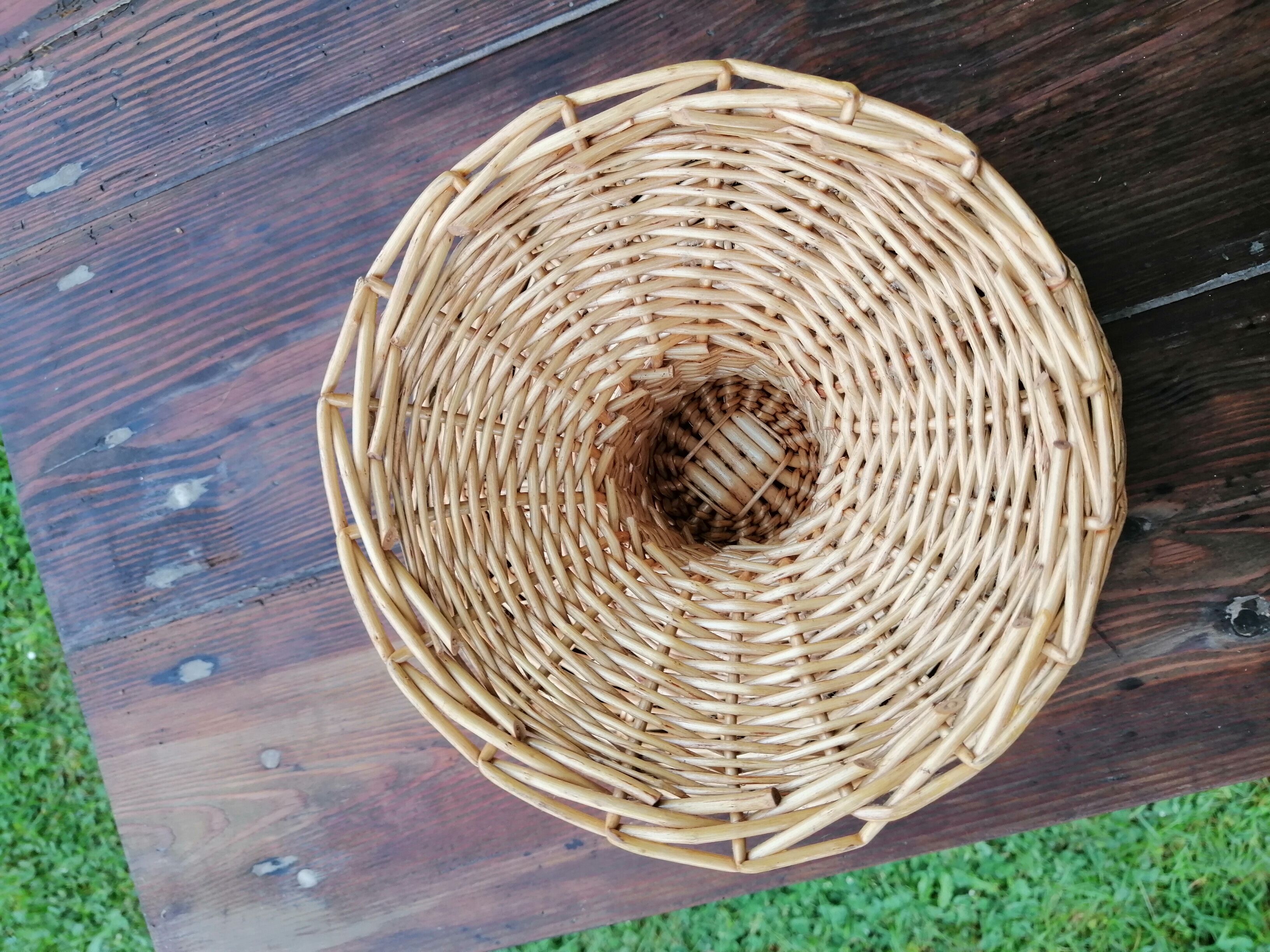 Wicker fruit cup