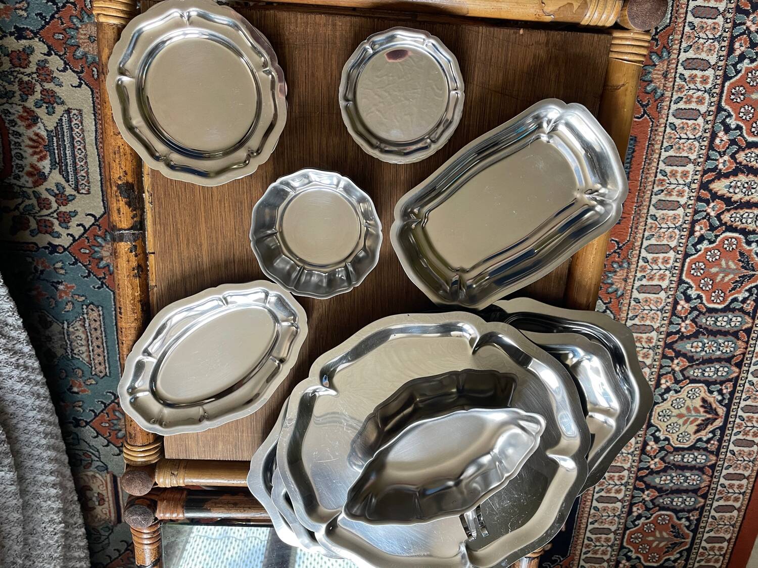 Set of stainless steel dishes