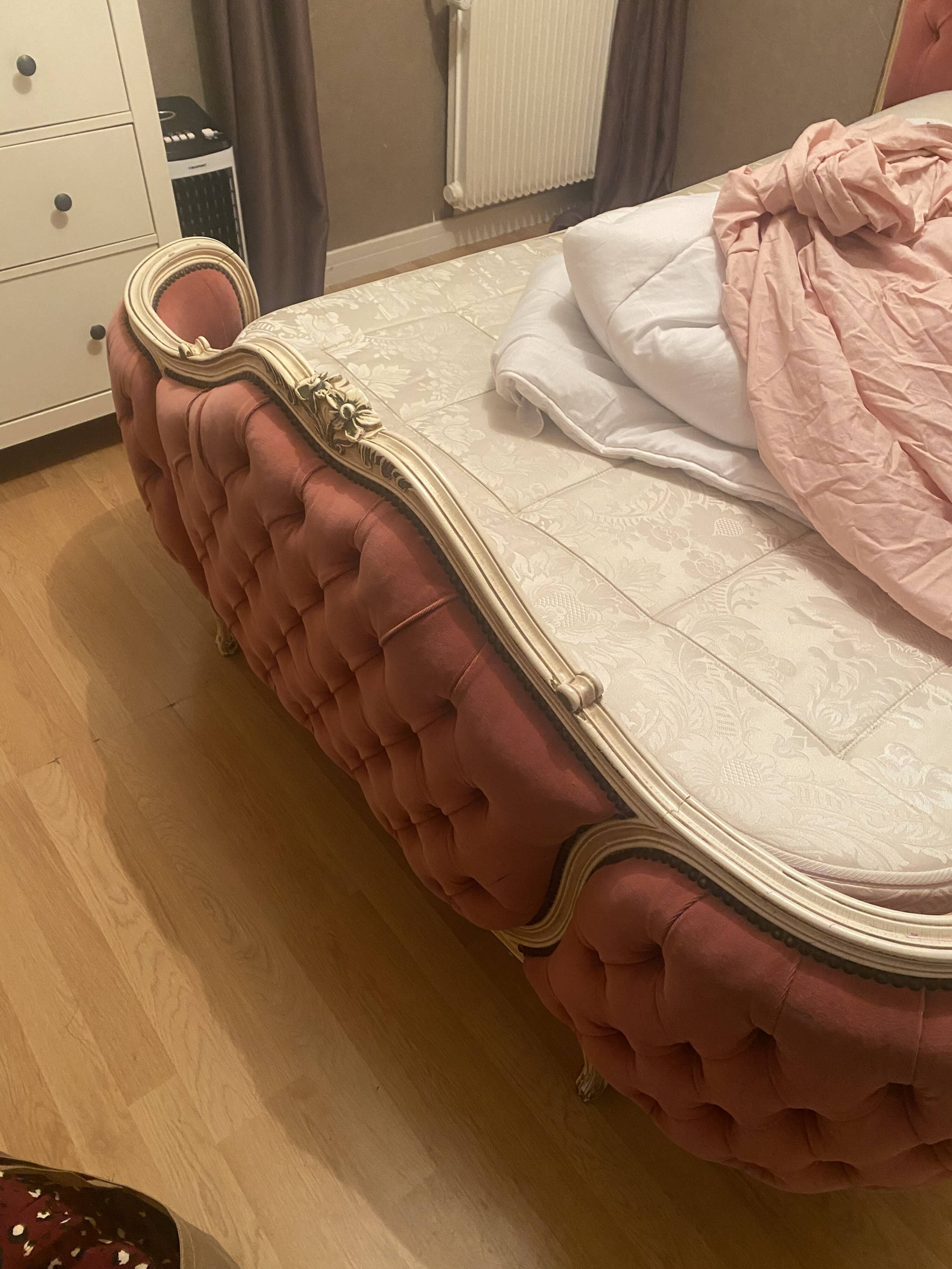 Upholstered bed in rosewood fabric