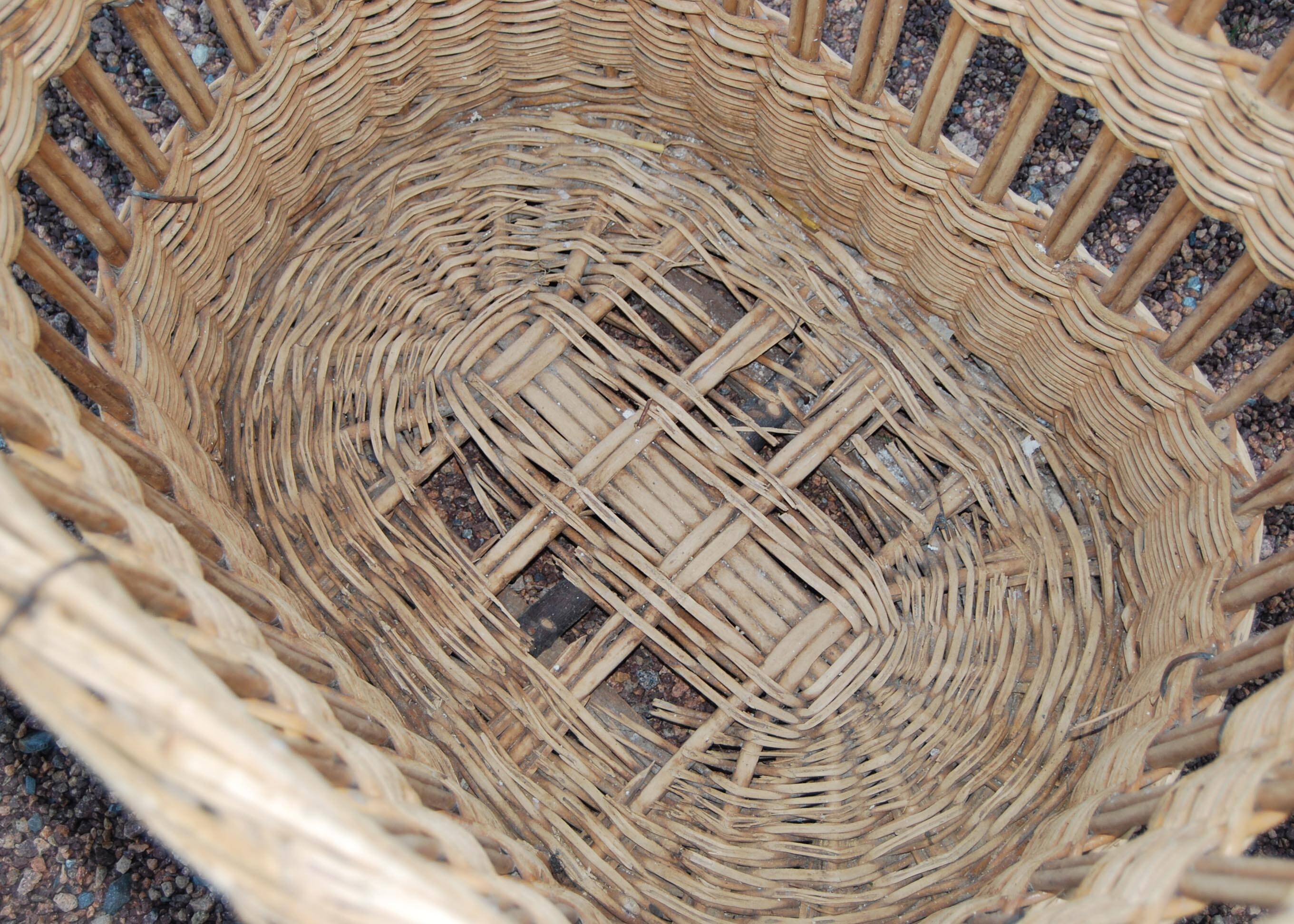 Old and large wicker baker's basket - 1920s-1930s