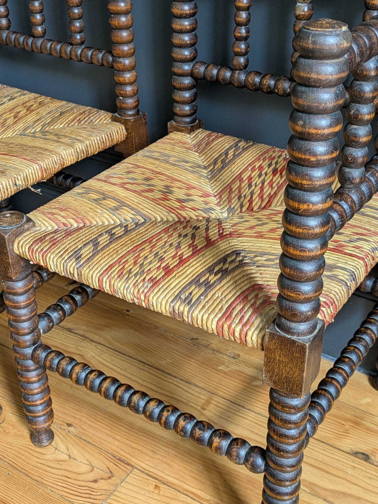 Paire de fauteuils anciens dits "Bobine"