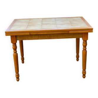 Extendable wooden kitchen table in solid wood and tiles