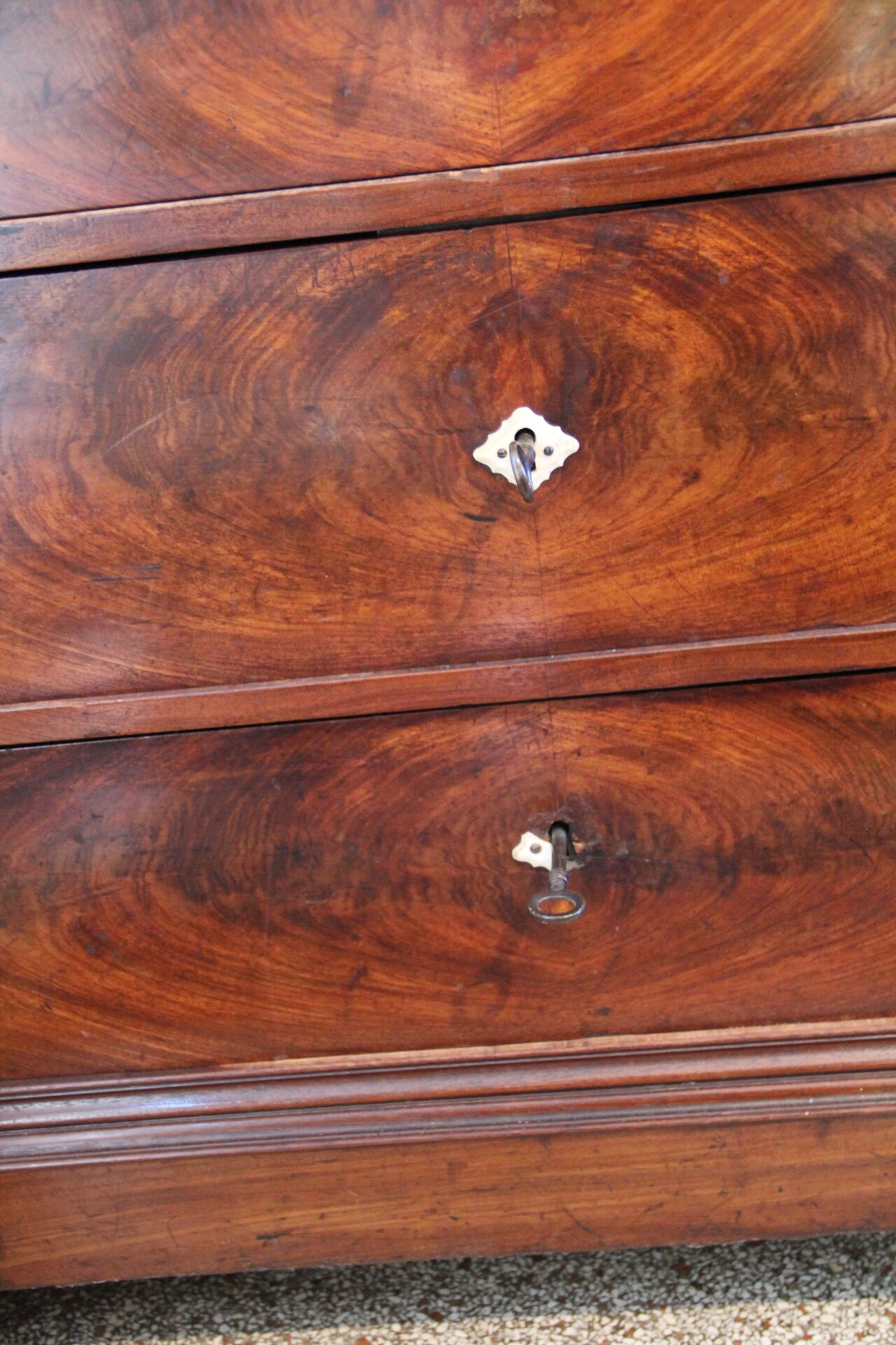 Louis Philippe chest of drawers, 19th century, in mahogany, Sainte-Anne marble