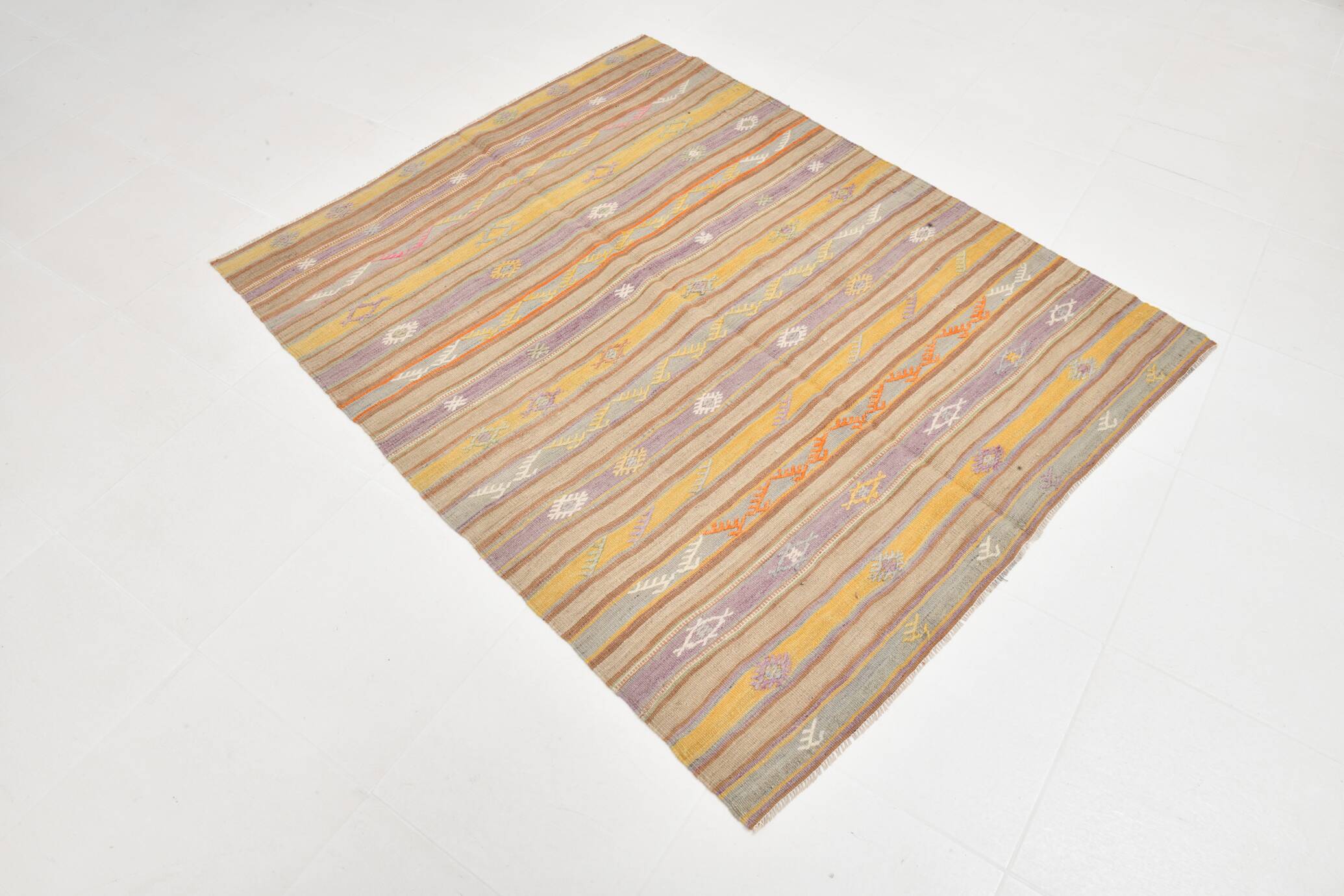 5x6 Soft Yellow & Purple Turkish Kilim, 168x135