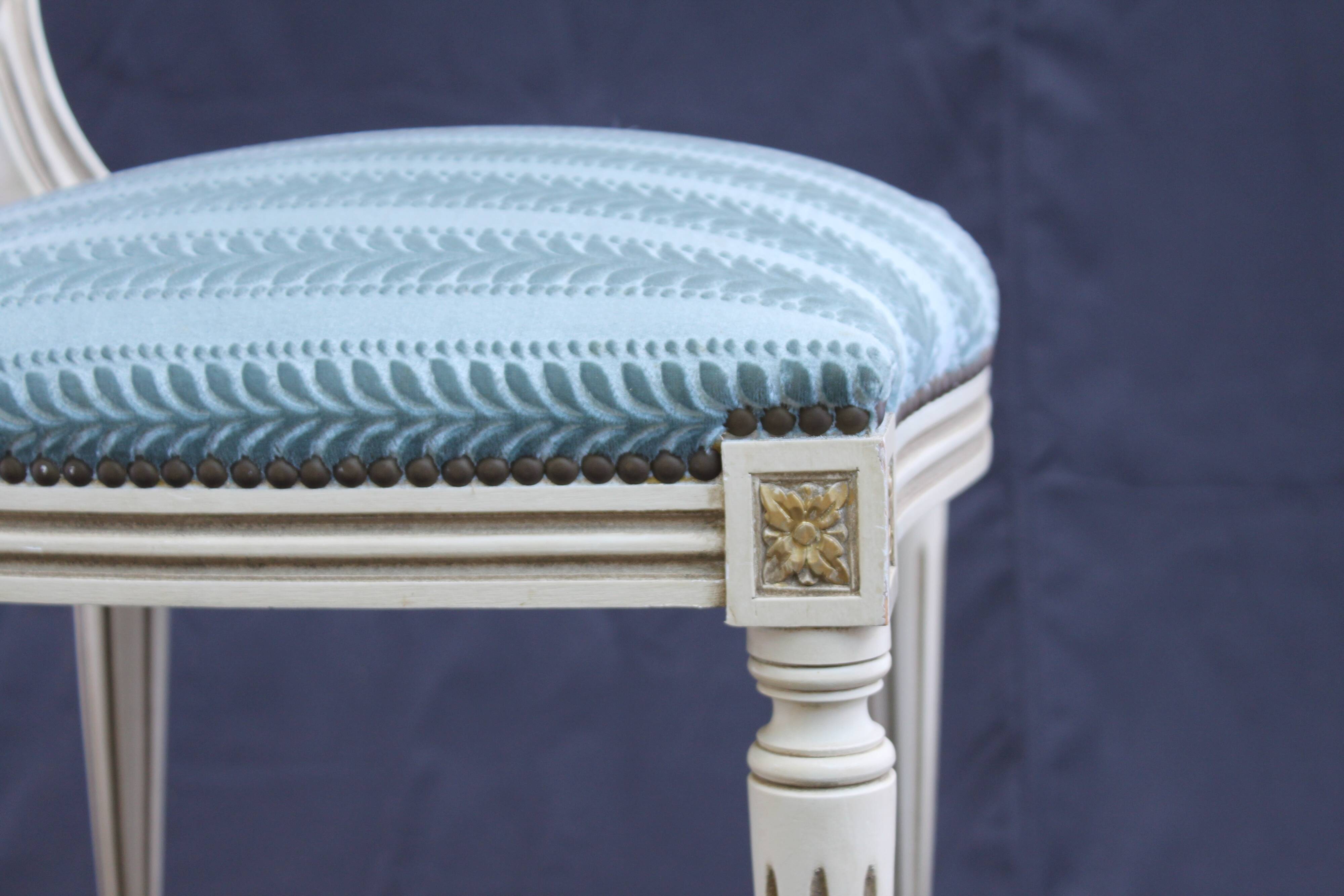 Lot de 3 chaises médaillon style Louis XV