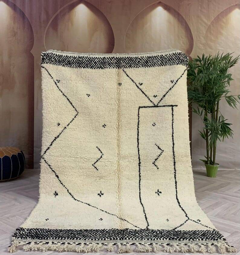 Moroccan rug in natural wool, 250cm x 150cm