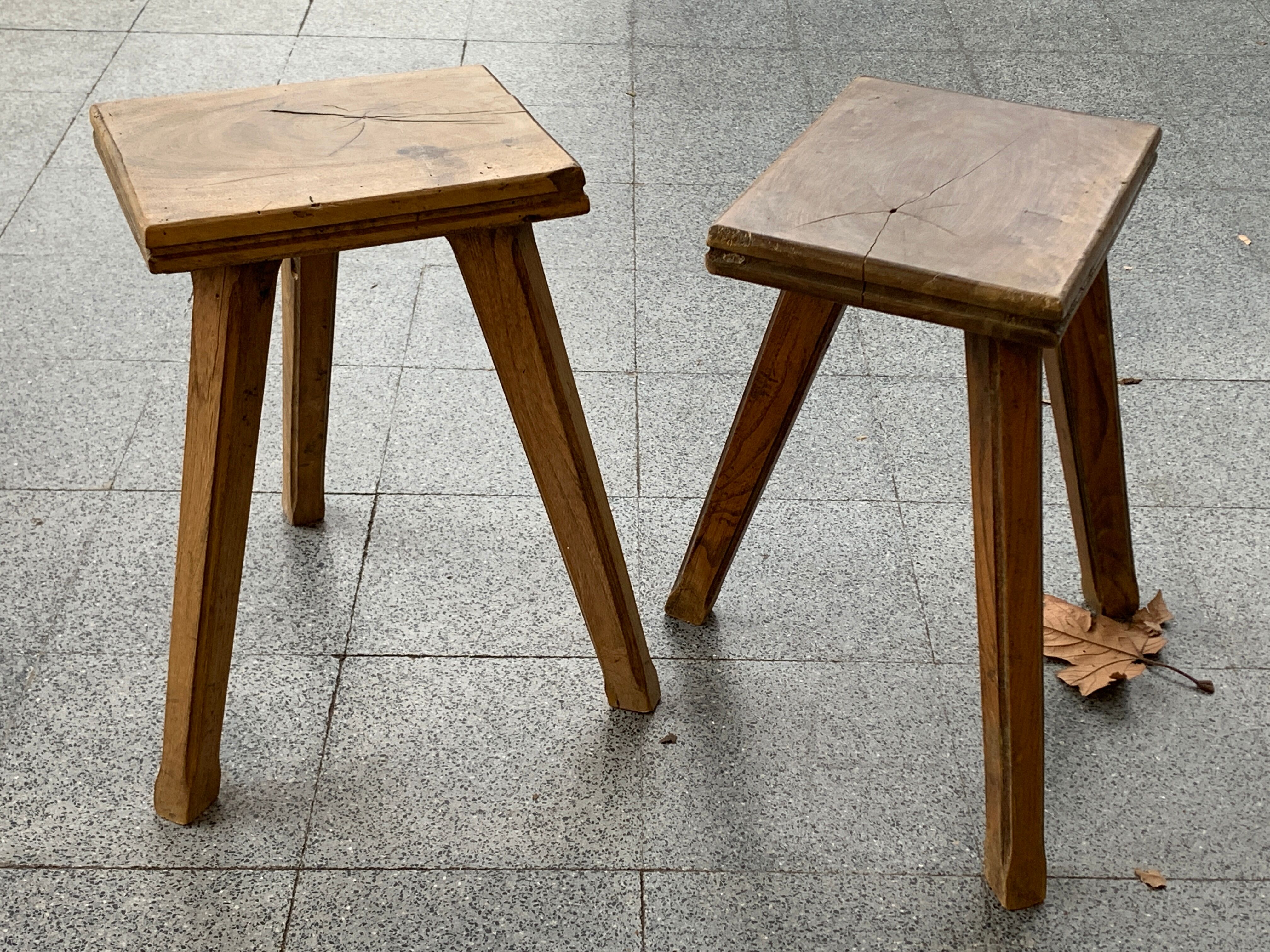Pair of wooden stools rectangualaires, tripods and handicrafts