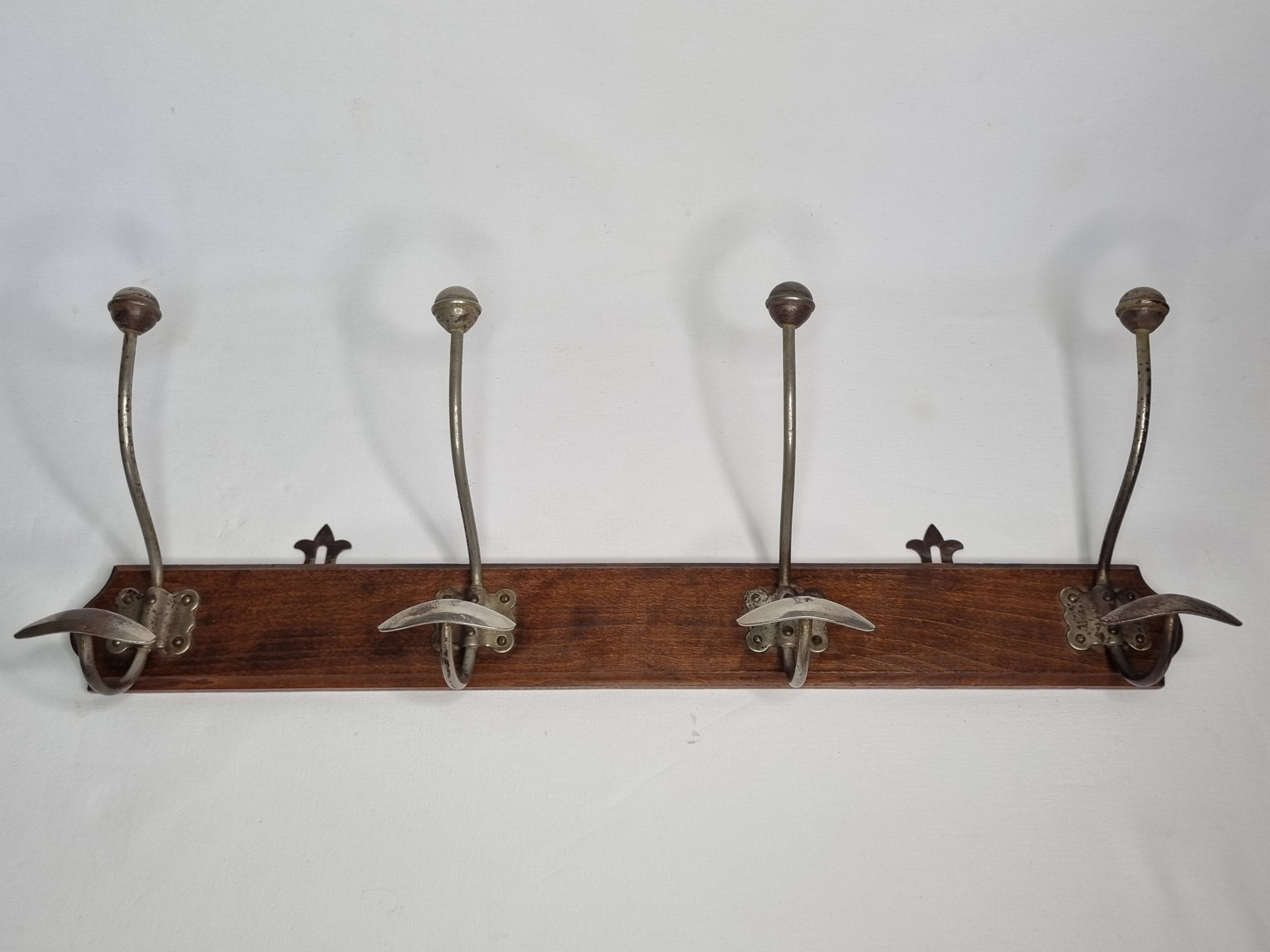 Antique wall-mounted coat rack in wood and metal with 4 hooks, 66 cm