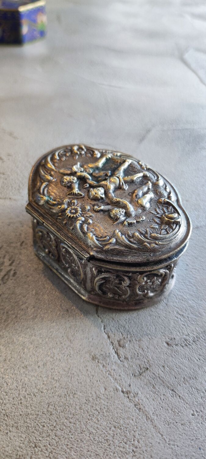 Lyon jewelry box.