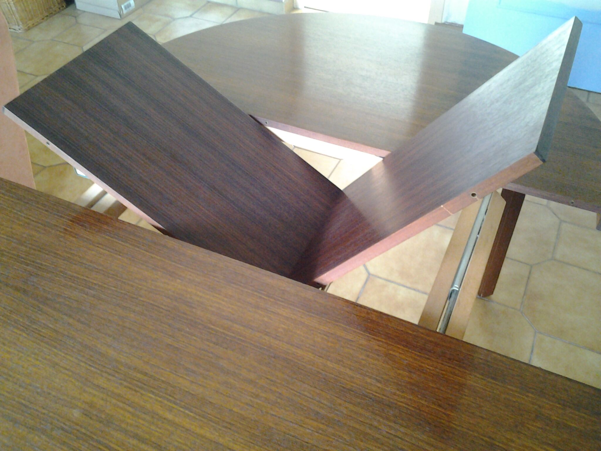 Round Scandinavian table in rosewood Roche Bobois 60s