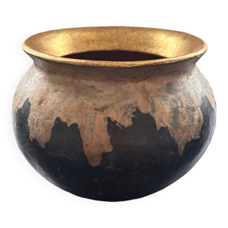 Black and gold flowerpot
