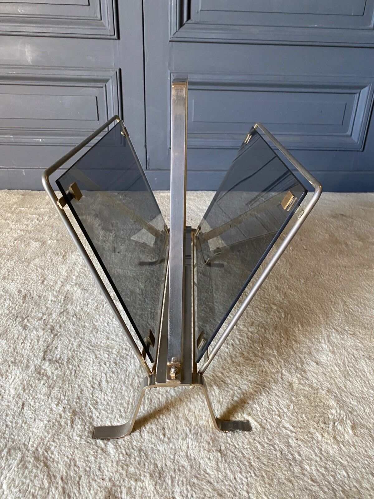 Foldable magazine holder in smoked glass and metal chrome dore 1970